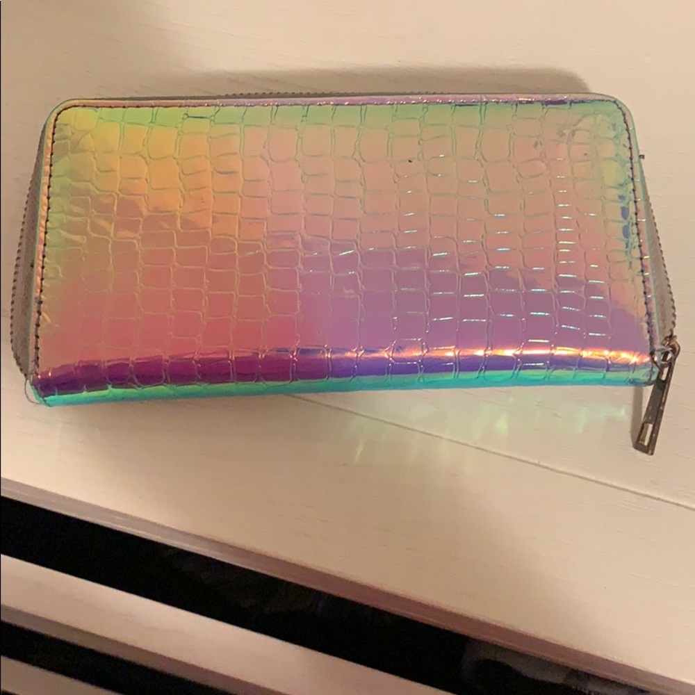 Iridescent colored wallet
